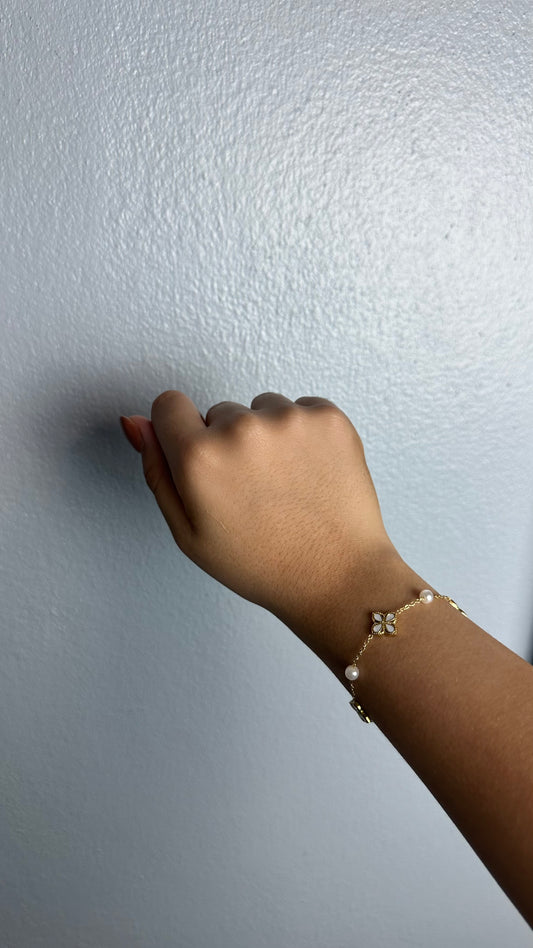 White flower bracelet